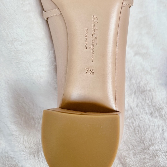 NWT Salvatore Ferragamo Tilos almond Nappa  calf leather heels - Picture 6 of 8